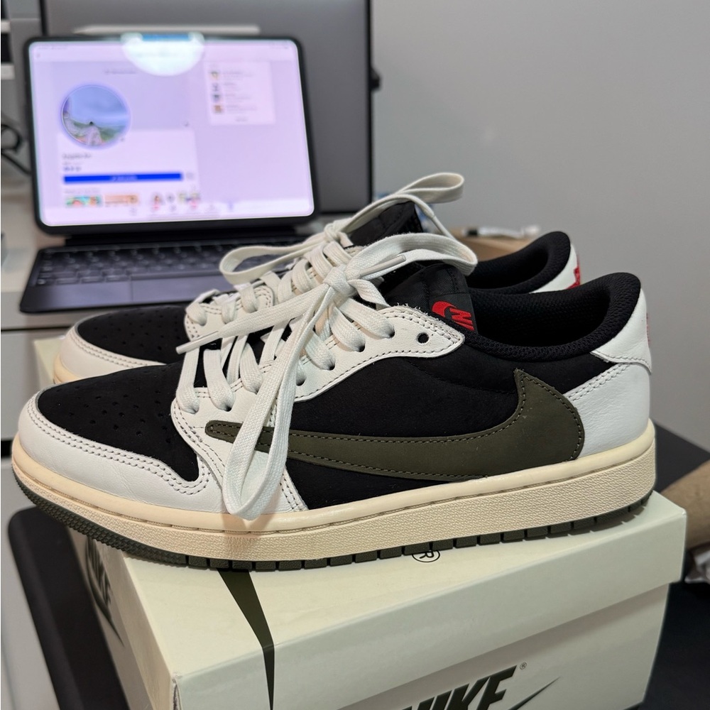 Travis Scott Olive 7.5W VNDS
